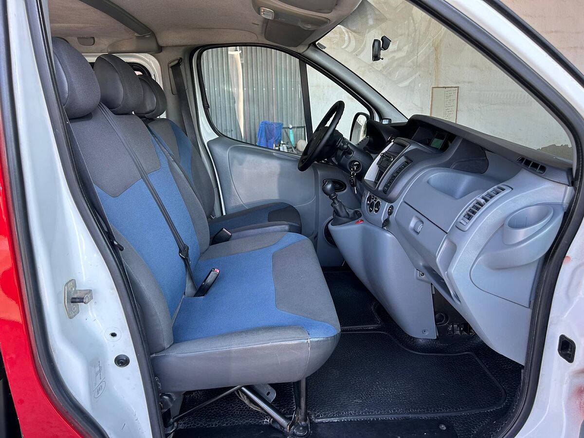RENAULT TRAFIC 9 SEATS 2.0 DCI SPANISH LHD IN SPAIN 137000 MILES SUPERB 2013